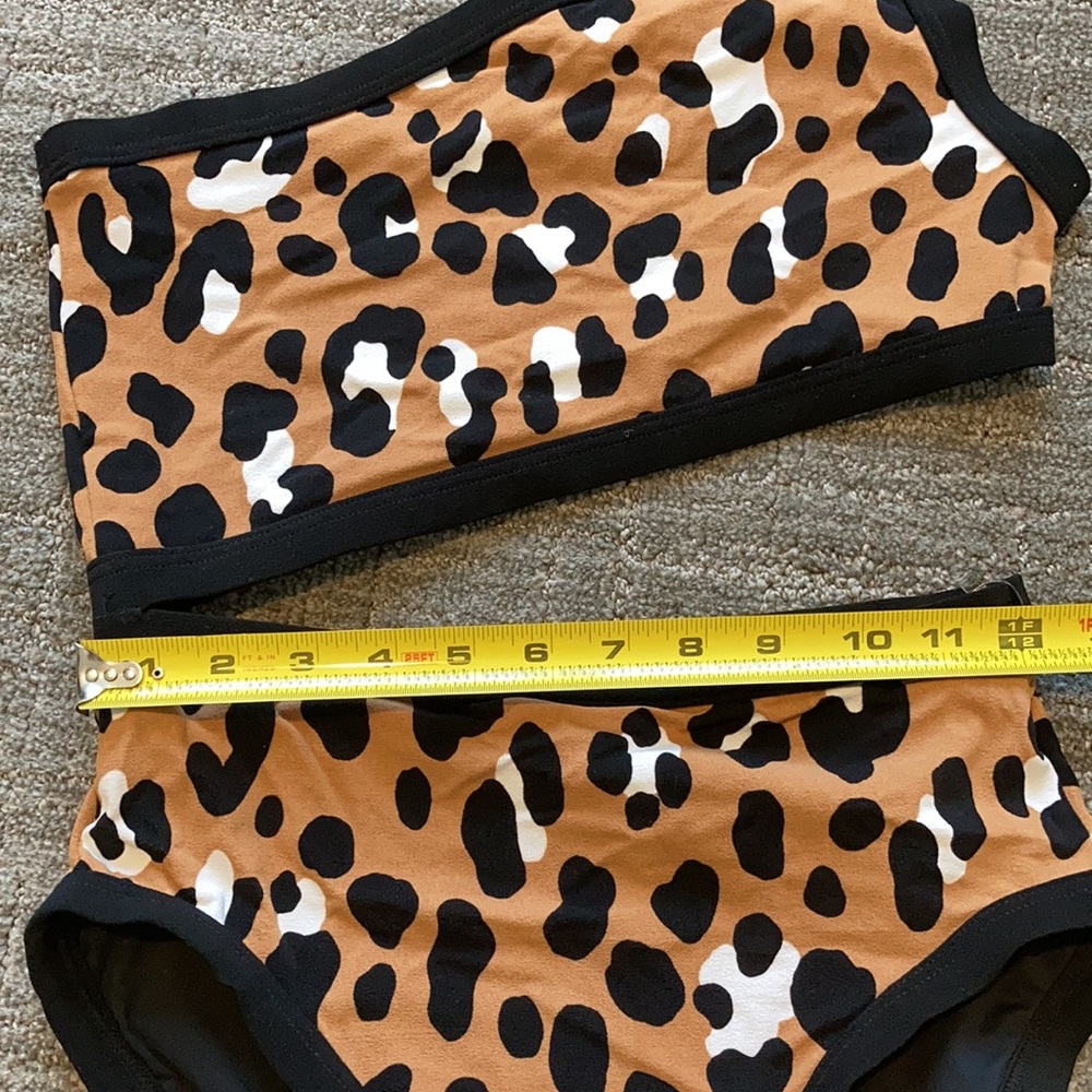 Michael Kors Black / Leopard Reversible One Shoulder Maillot - Picture 11 of 12